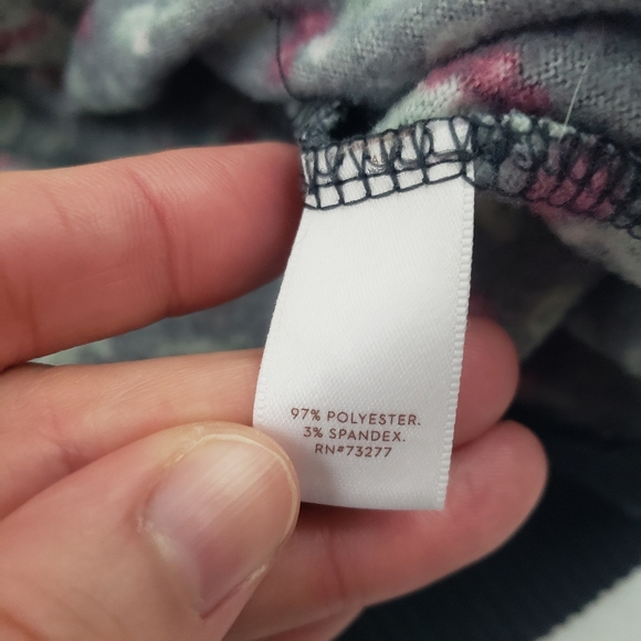 LC Lauren Conrad Holiday Holly Berry Pajamas Set Women's Size Medium - Picture 13 of 13